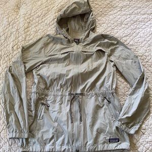 Brand new never worn Patagonia rain jacket